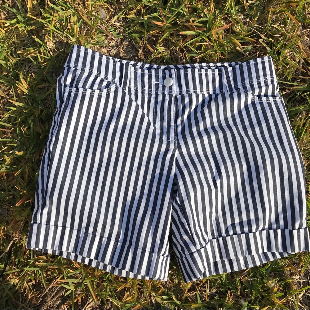 Tommy Hilfiger striped shorts 🤍